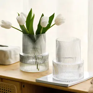 家の装飾のための透明な灰色の縦縞のガラスの花瓶の厚くされた花瓶