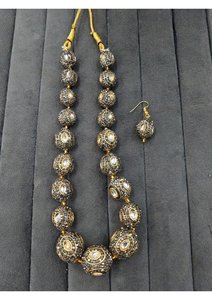 Fashion Jewellery Stone Beaded <b>Necklace</b> for Women Featuring Premium Decorative Beads <b>Statement</b> Jewelry for Party and Casual Wear - Product Image 4