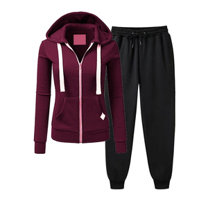 Conjunto Deportivo Esencial para Mujer, Hecho de Mezcla de Algodón Resistente, Ideal para Correr, Trotar y Uso Diario Informal - Product Image 1