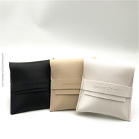 Pochette en cuir PU de luxe personnalisée avec logo en relief petite enveloppe emballage cadeau en cuir PU pour collier