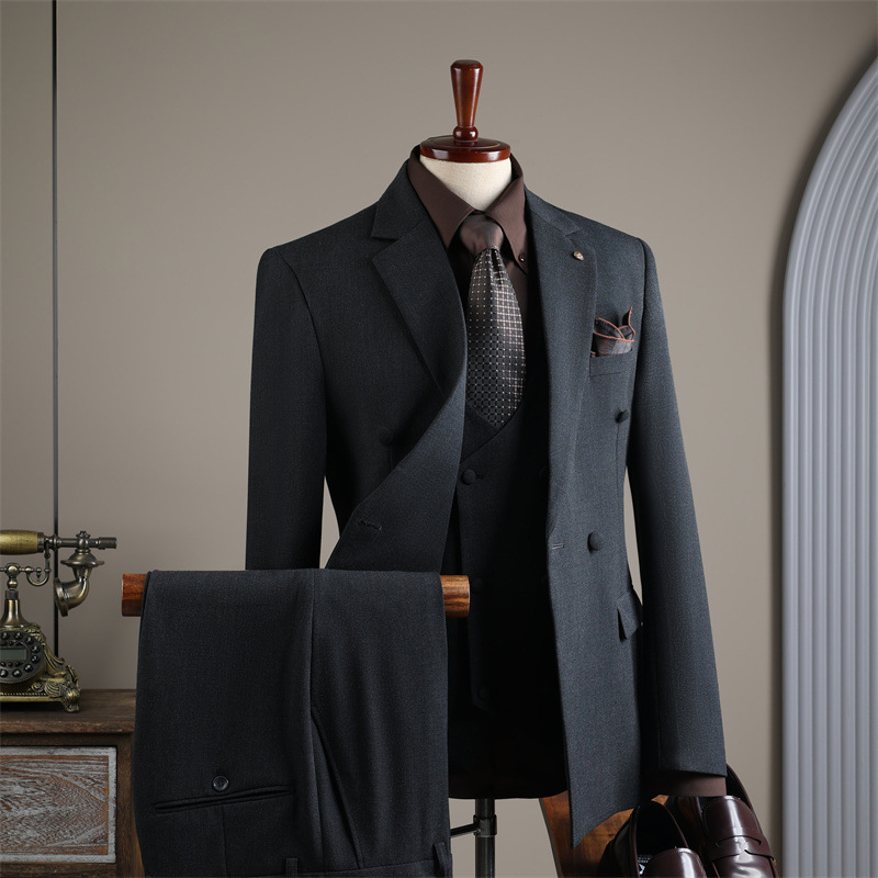 Nero e grigio (abito + gilet + pantaloni)
