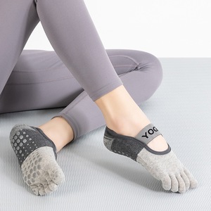 Chaussettes de yoga professionnelles à cinq doigts avec logo personnalisé Chaussettes athlétiques de couleur unie antidérapantes avec fond de position de logo pour la saison de printemps - Product Image 1