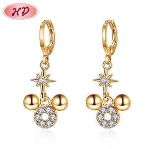 Proveedor Mayorista de Joyería Personalizada, Aretes de Circonia Cúbica Aaa, Diseño de Ratón, Baño de Oro sobre Cobre, Joyería Huggie - Product Image 3