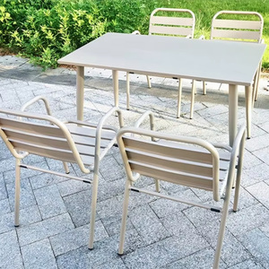 Set di Tavolo e Sedie da Esterno in Alluminio di Alta Qualità, Minimalista, Impermeabile e Resistente al Sole per Caffetterie/Bar - Product Image 2