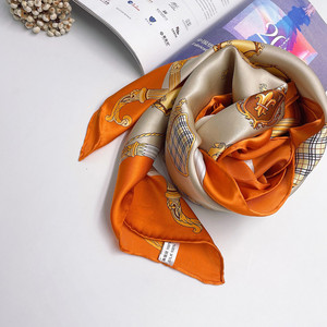 Khăn Lụa 100% In Ấn Thiết Kế Dịch Vụ Tùy Chỉnh Khăn Lụa Nữ Tinh Khiết Khăn Vuông <span class=keywords><strong>Twill</strong></span> Vải Có Logo - Product Image 4