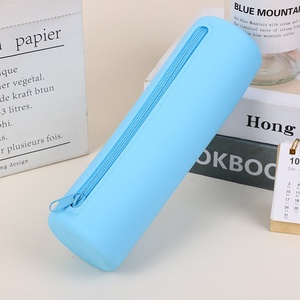 Étui à crayons créatif en silicone avec dégradé de couleurs, trousse à crayons mignonne pour étudiants - Product Image 5
