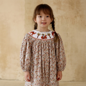 Robe florale décontractée pour enfants, style Bishop, smockée à la main, en coton et lin écologiques, collection automne, vente en gros ODM, vêtements islamiques certifiés OEKO-TEX - Product Image 1