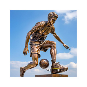 Grande Scultura di Uomo in Bronzo che Gioca a Calcio Statua di Giocatore di Calcio in Ottone a Grandezza Naturale - Product Image 4