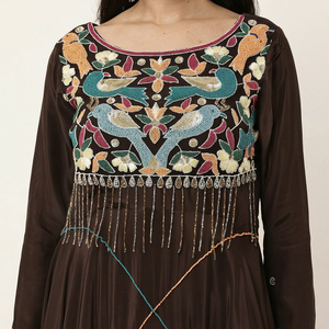Vestido largo tradicional indio tejido para mujer, color marrón, con cuentas, lentejuelas, corte cut-dana y adornos de piedras, con dupatta de gasa. - Product Image 1