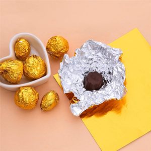 Papel de Aluminio Dorado Cuadrado, Suave, Brillante, Resistente al Fuego, de Grado Alimenticio, para Envolver Dulces, Caramelos y Manualidades - Product Image 3