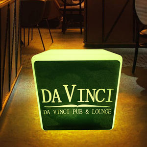 لافتة مضيئة لاسلكية بتقنية LED RGB مع شعار مخصص، مكعب مضيء متعدد الألوان للفعاليات المؤسسية والمؤتمرات والأماكن الخارجية - Product Image 1