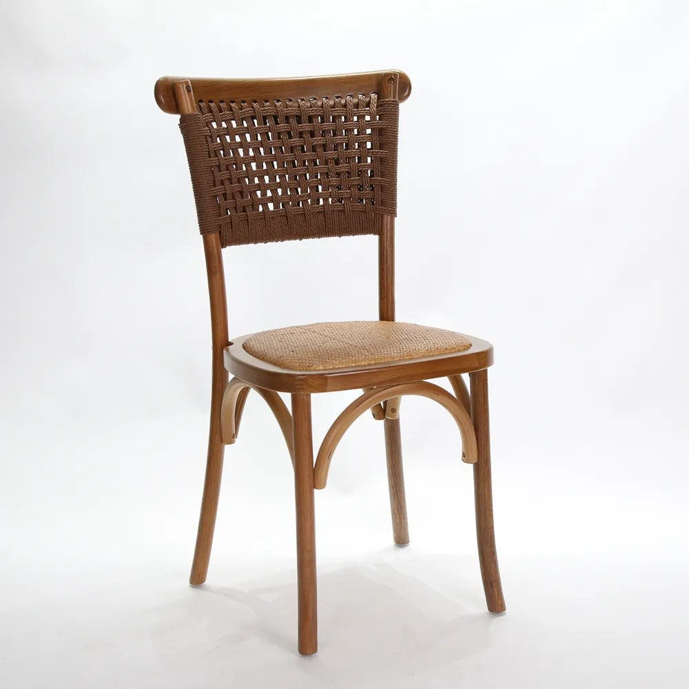 Vente en gros de chaises classiques empilables en bois fruitier et rotin pour mariage, hôtel, banquet, location