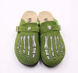 Pantoufles unisexes, pantoufles plates antidérapantes, pantoufles personnalisées en forme d'os, pantoufles d'extérieur, décontractées - Product Image 1