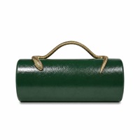 Sac à main cylindrique beige en similicuir avec poignée torsadée en forme de serpent doré, idéal pour les soirées, mariages et banquets