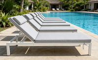 Chaise longue d'extérieur en aluminium Yoshen avec dossier réglable et coussin imperméable pour piscine/patio