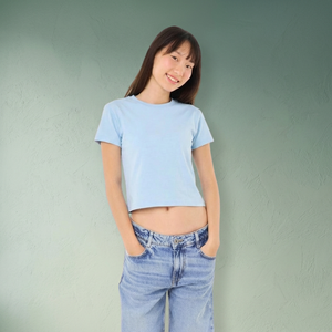 T-shirt court personnalisé avec logo, 100 % coton peigné 40, 210 g/m², coupe ajustée pour femme, impression sérigraphique, faible MOQ, fabriqué en Thaïlande - Product Image 4