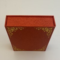 Boîte de rangement en forme de livre à couverture rigide rouge, boîte vide à fermeture magnétique pour souvenirs et documents