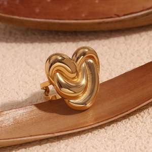 Bague ouverte torsadée en forme de cœur en acier inoxydable plaqué or 18 carats PVD, décoration manuelle créative simple, sans décoloration, pour femme - Product Image 2