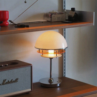 Lampe de table moderne de style Bauhaus nordique danois, base en fer, abat-jour en acrylique, E14/E26 LED, commande tactile pour chambre à coucher, salon
