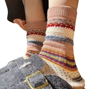 Chaussettes mi-mollet pour femmes style Fair Isle d'hiver, épaisseur moyenne, confortables, design coloré - Product Image 4