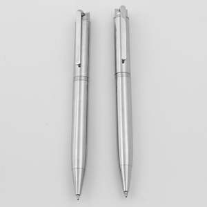 Stylo à bille en métal argenté à mécanisme rotatif - Product Image 3