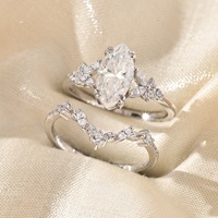 Perhiasan Mewah Perak S925 Batu Moissanite Batu Mata Kuda Gaya Daun Bunga Set Cincin Dua Bagian Cincin Berlapis untuk Lamaran Romantis