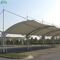 Abri de voiture en métal à structure cantilever avec membrane PVDF imperméable, design moderne Lyfe, pour stationnement de voitures