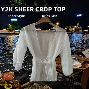 Chemisier court élégant noir en dentelle de ramie transparente à manches longues et devant ouvert, style Y2K, avec boutons et détails perforés, en spandex, pour femme - Collection 2024 - Product Image 2