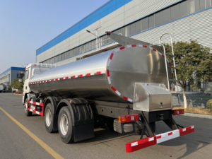 Camión Cisterna para Leche L3000 6x4 de 20000 Litros y 20 m³, Grado Alimenticio, Acero Inoxidable 304, Aislado, para Transporte de Productos Lácteos - Product Image 6