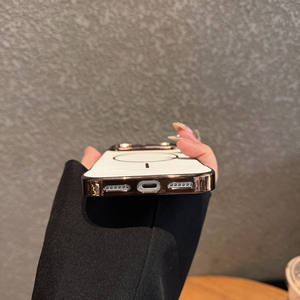 Funda magnética delgada para teléfono con anillo para Apple 17, funda protectora sin bordes para iPhone 16 Pro Max, funda rígida chapada en oro - Product Image 3