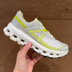 Nouvelles chaussures de course légères antidérapantes pour hommes et femmes, chaussures de marche, chaussures de sport, design tendance - Product Image 1