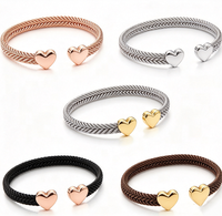Demandez le catalogue : Bracelet jonc ouvert en maille argentée en acier inoxydable étanche avec motif d'ours et cœur pour femme, bijoux