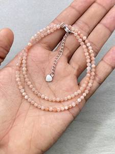 Gargantilla de cuentas de piedra lunar melocotón, joyería delicada con gemas, collar de cristal con cuentas microfacetadas, joyería minimalista, pequeña gema. - Product Image 3
