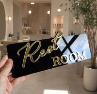 Plaque de porte personnalisée en lettres 3D en acrylique doré, base en acrylique blanc, texte en relief