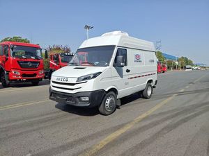 Camión Refrigerado <span class=keywords><strong>Iveco</strong></span>, un Vehículo Especial para el Transporte de Mariscos, Helados y Frutas en Ciudades - Product Image 2