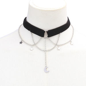 Collar con colgante de telaraña, joyería gótica de Halloween de varias capas, cadena en tono plateado con dije de araña para mujer - Product Image 2