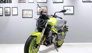 Motocicleta de Calle Benelli BN302S de 300cc y 4 Tiempos - Potencia Suave de Dos Cilindros para Conductores Intermedios - Product Image 2