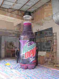 Giant Advertising <strong>Inflatable</strong> Drink Juice Bottle Shape <strong>Large</strong> Bottle <strong>Balloon</strong> for Outdoor Events - Product Image 5