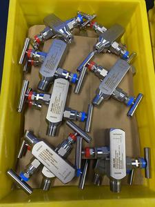 NAI-LOK圧力伝送器 2方向マニホールドバルブ R Tタイプ 1/2インチ メス-オス NPTゲージバルブ オイル・ガス用 - Product Image 5