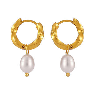 <span class=keywords><strong>2025</strong></span> Pendientes de tuerca de oro de 18 quilates a la moda para mujer con hebilla torcida de acero inoxidable Perla natural de agua dulce para regalo - Product Image 1