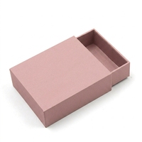 Petite boîte d'emballage pour bijoux en carton rigide rose personnalisée, fermeture magnétique, laminage mat, doublure en éponge, recyclable, logo personnalisé