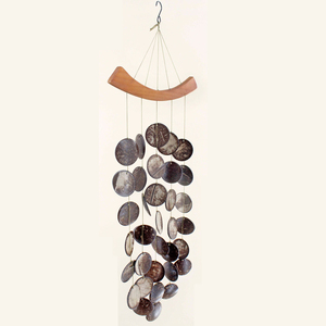 กระดิ่งลมทำมือจากกะลามะพร้าว 27.5 ซม. เคลือบเงา กันน้ำ เหมาะสำหรับตกแต่งสวน ระเบียง ลานบ้าน และสวนหลังบ้าน - Product Image 1