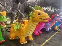 Véhicule électrique à thème dinosaure avec télécommande pour parcs d'attractions, centres commerciaux et zones de jeux commerciales intérieures/extérieures et scolaires
