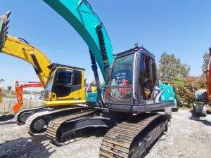Mini pelle sur chenilles Kobelco K260LC d'occasion de haute qualité, poids en ordre de marche de 8 tonnes, Hitachi avec moteur Yanmar et Hino, en bon état - Product Image 5