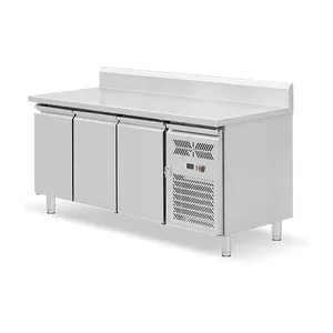 อุตสาหกรรมโรงแรมครัวอุปกรณ์ทำความเย็นประตูสามบวกตู้ระบายอากาศเคาน์เตอร์ตู้เย็นที่มี Backsplash