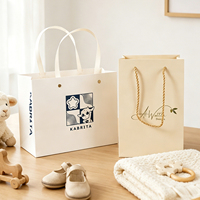 Tas Kertas Premium Warna Krem Beige Custom Berlogo, Tas Hadiah Mewah dengan Pegangan Pita untuk Butik Pakaian Bayi Anak-anak