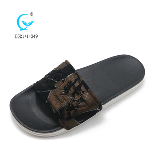 Pantoufles en <span class=keywords><strong>plastique</strong></span> durables à la mode sur mesure pantoufles pour hommes <span class=keywords><strong>sandales</strong></span> glissantes avec logo - Product Image 5