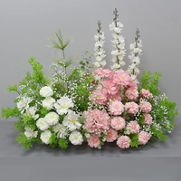 Décoration de mariage avec arrangement floral de style forestier, arrangement floral au sol, fleurs de simulation pour mariage