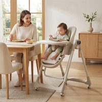 Chaise haute réglable pour bébé avec plateau, harnais de sécurité, siège rembourré et roulettes, pliage en un clic pour transformer en chaise berçante