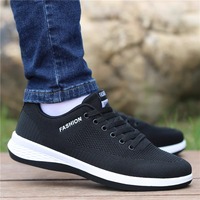 Sneakers de course décontractées pour hommes de luxe, conçues par des designers, avec empeigne en mesh anti-odeur, semelle souple antidérapante et respirante.
